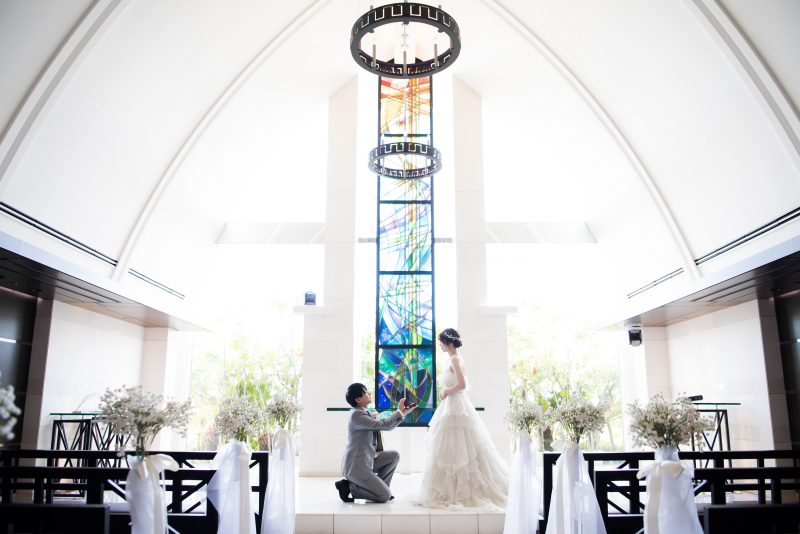 【チャペルフォト】ポートピアホテルのチャペルを貸切│ご家族も一緒に!衣装ランクによる追加料金なし!全て込み料金