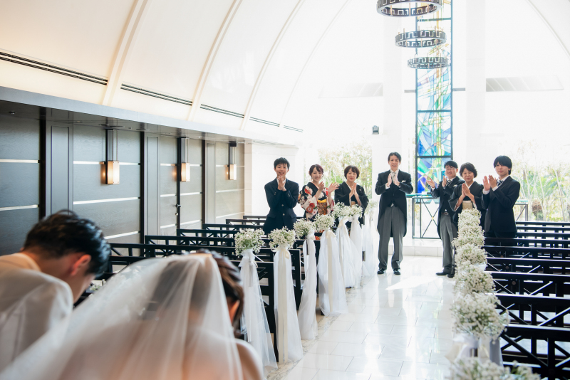 【チャペルフォト】ポートピアホテルのチャペルを貸切│ご家族も一緒に!衣装ランクによる追加料金なし!全て込み料金