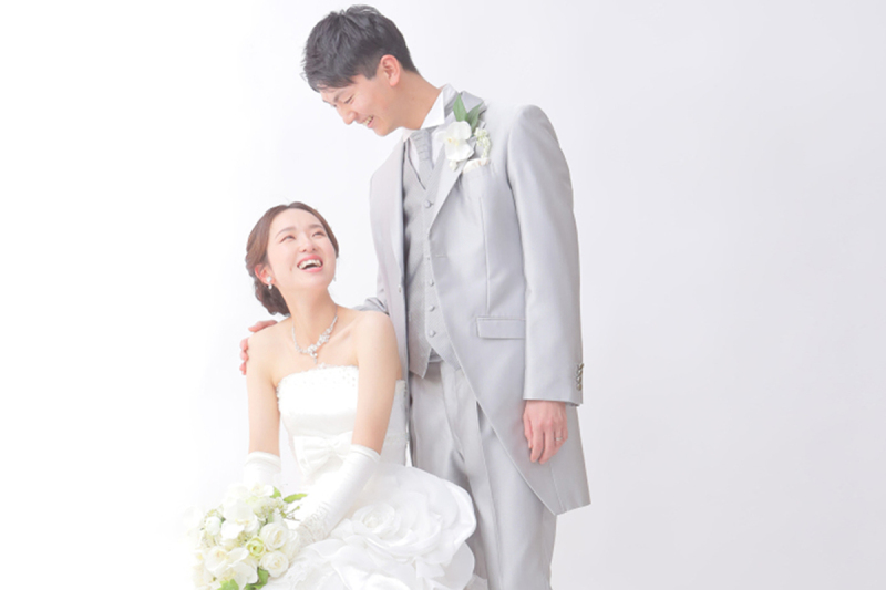 【洋装1点スタジオ】衣装ランクアップ0円!全衣装から選べて即日データ納品可能。安さと安心を両立したコスパ重視プラン