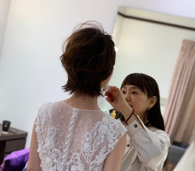 ヘアメイクは美容職人Yoshinkoをセレクト