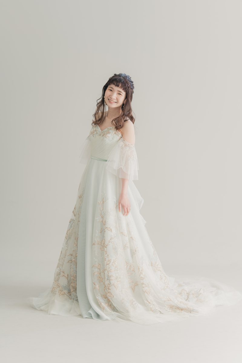 続いて2着目はカラードレスで撮影