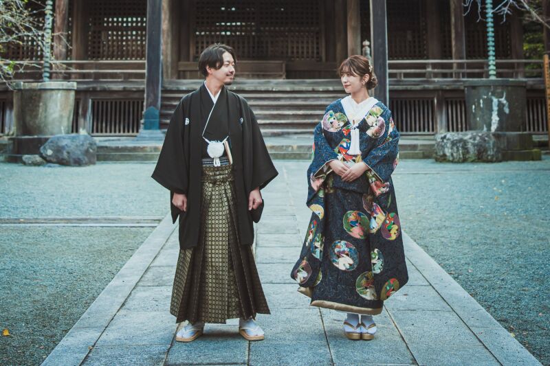 景色を彩る美しい和装コーディネート