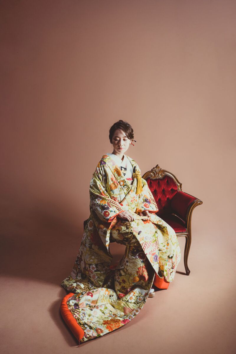 色彩豊かな色打掛をお選びになりました