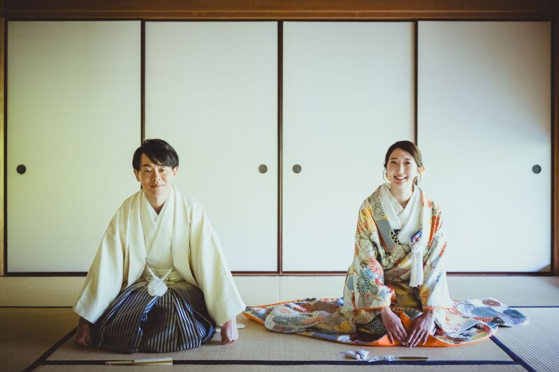 茶室で正座ショット