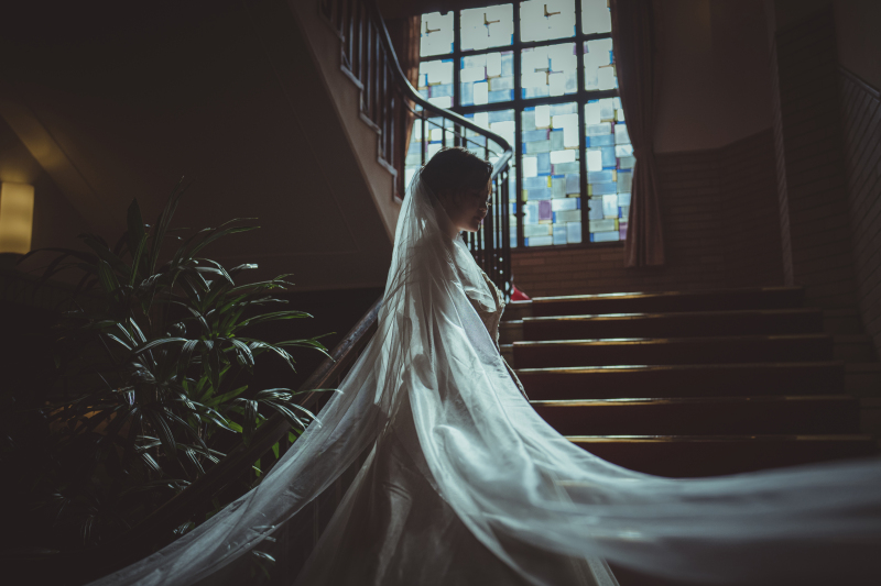 らせん階段のステンドグラス