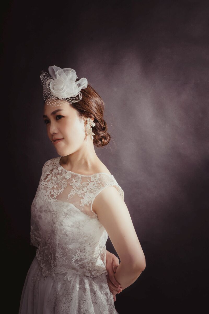 繊細なドレスの刺繍