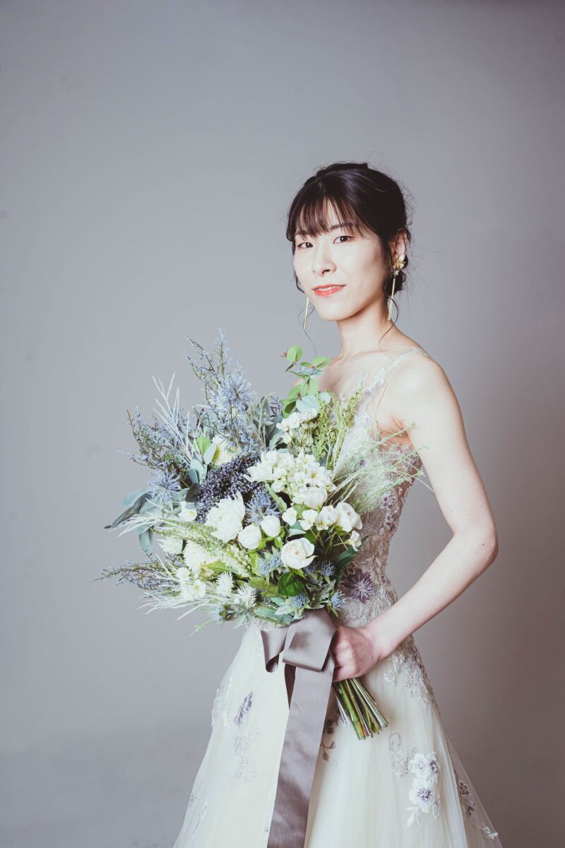 注目のイルージョンネックのドレス