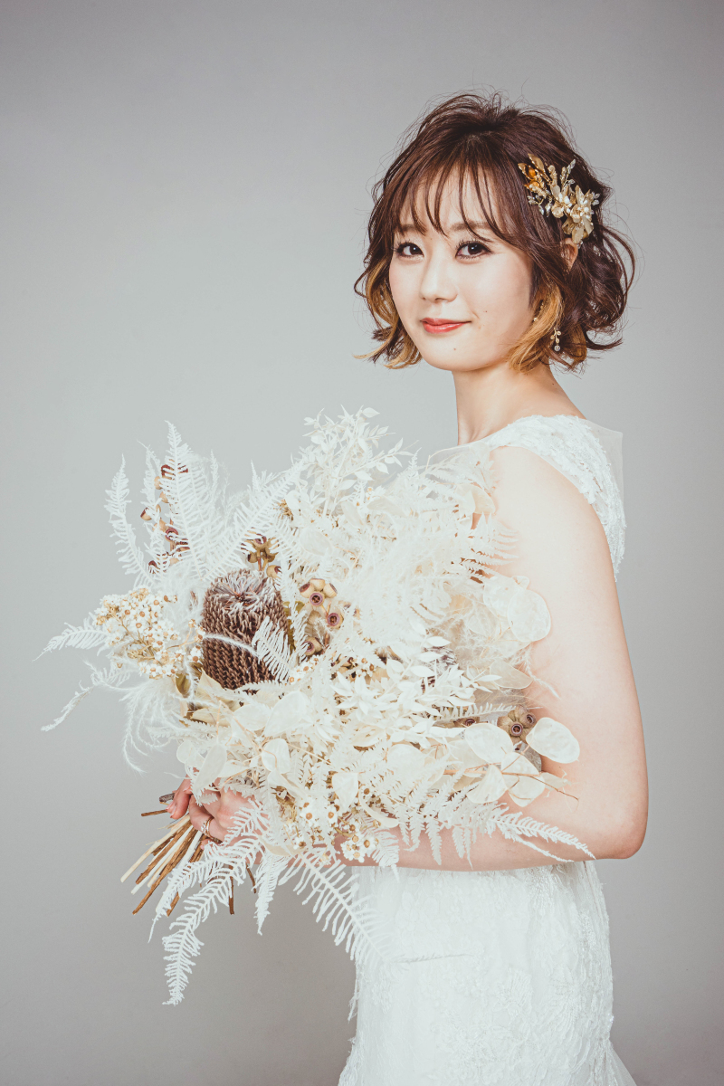 上品さに可愛さもあるウエディングドレス姿