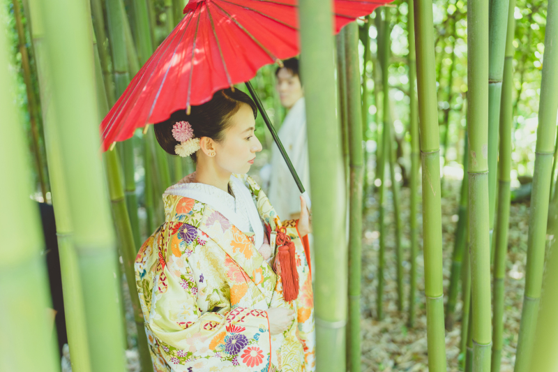 竹林に和装がとても映えますね