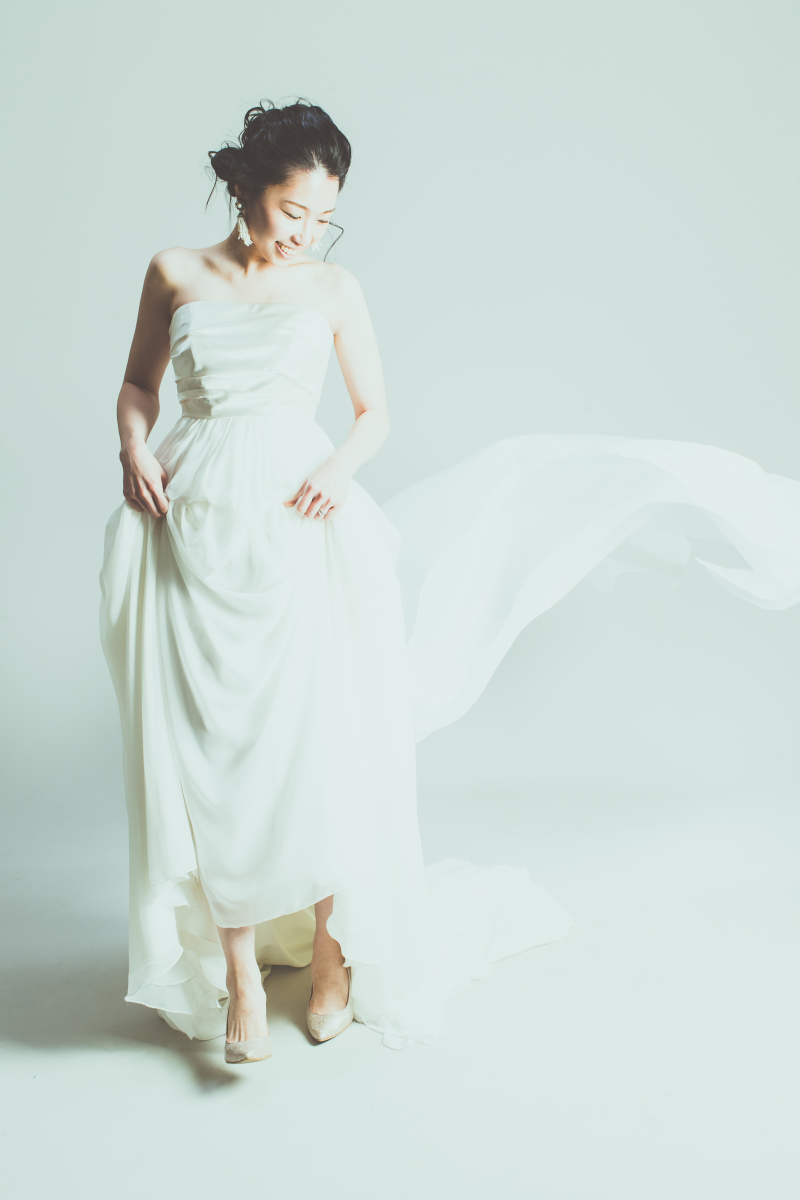 まずはウエディングドレスで撮影スタート