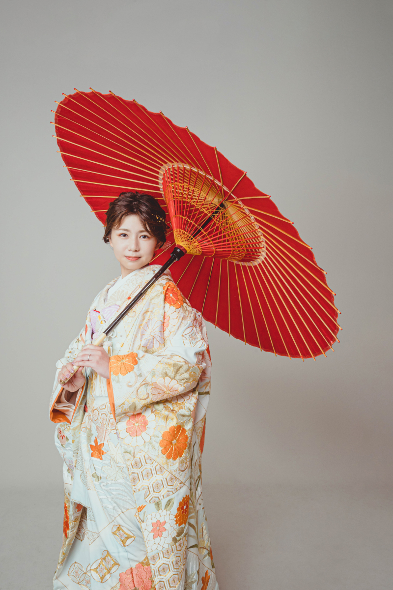 優しい水色の色打掛がとてもお似合いです!