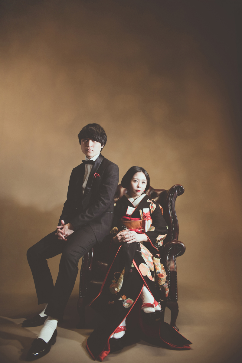 ご新郎の紋服をタキシードにチェンジ