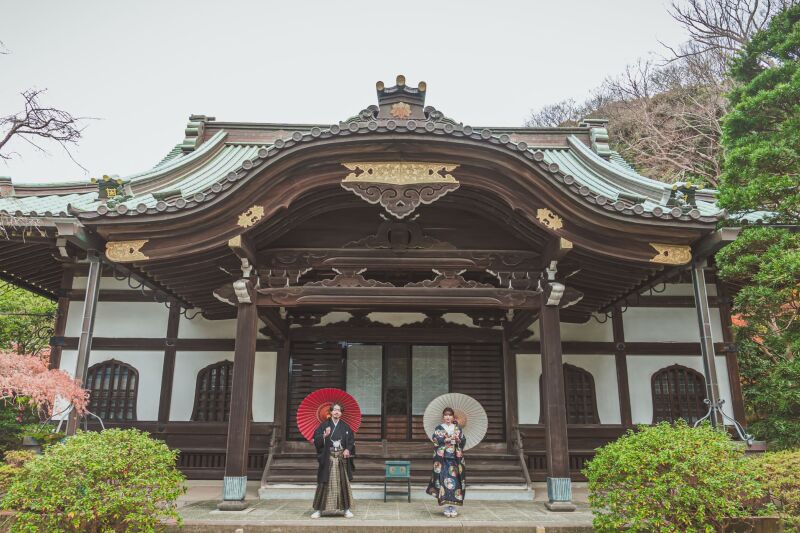 神聖な本堂前で