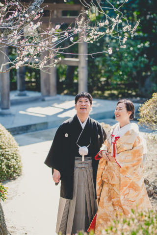 その日の空気や会話ごと、ふたりの自然な笑顔を写し出すロケーション撮影。