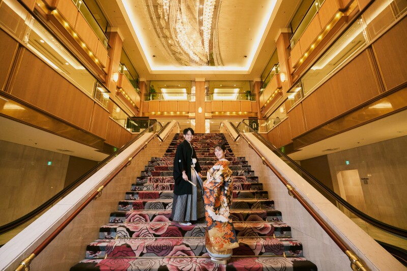 【神殿フォト】和装1着|ロイヤルパークホテルの神殿・庭園&ホテル館内大階段撮影|衣裳事前試着付・選び放題|平日限定