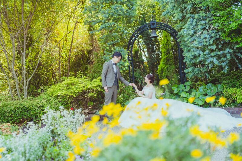 【チャペルフォト】洋装1着・100カット|緑のガーデン付きダイヤモンドチャペル|衣裳事前試着付き・選び放題 |平日限定