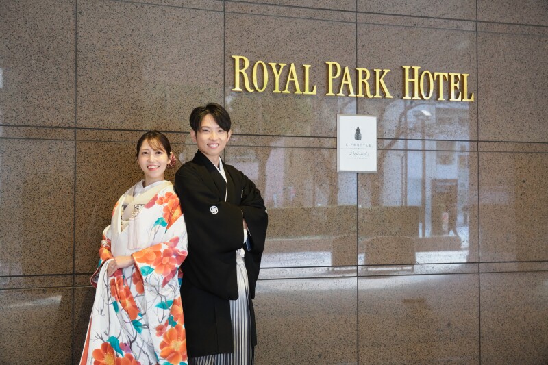 【神殿フォト】和装1着|ロイヤルパークホテルの神殿・庭園&ホテル館内大階段撮影|衣裳事前試着付・選び放題|平日限定