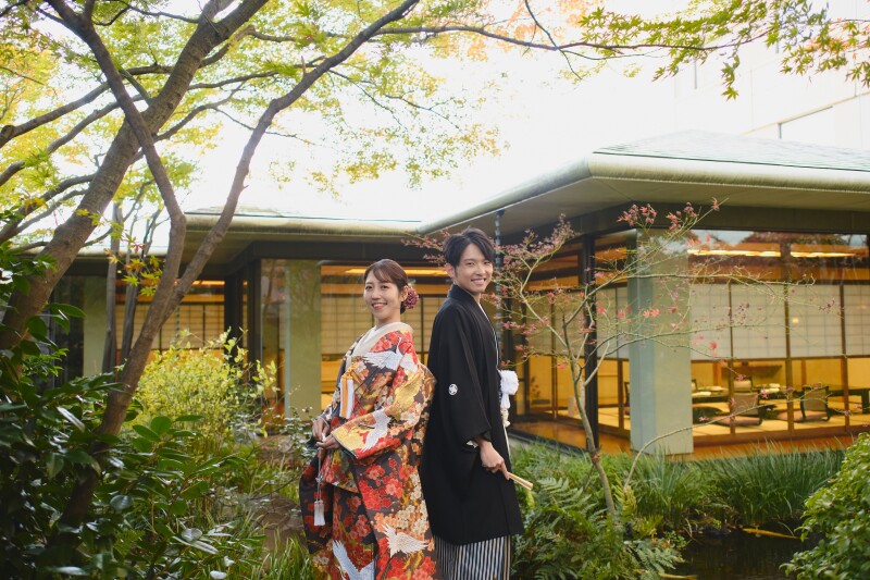 【チャペル&庭園】和装1着・洋装1着|ホワイトチャペル&ホテル内庭園|衣裳事前試着付き・選び放題 |平日限定