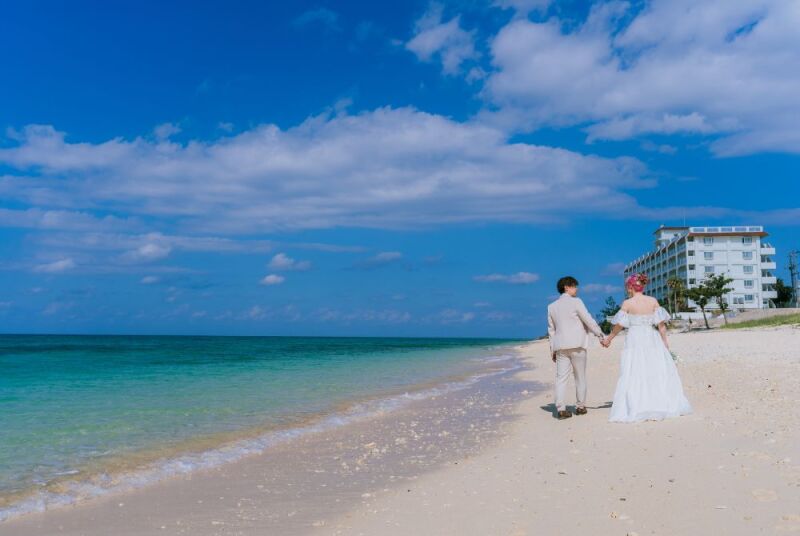 ロケ地3:ビーチで沖縄フォトウェディング!