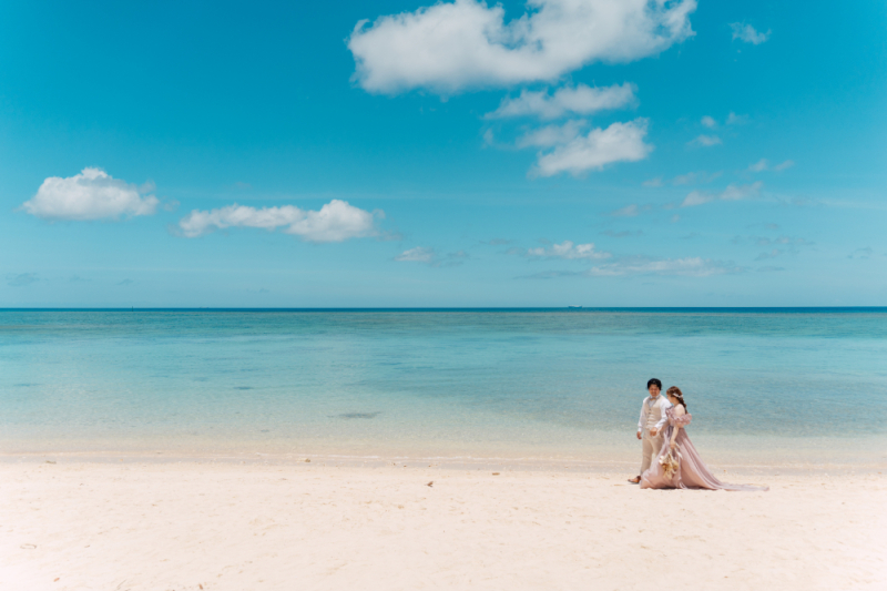 美しいコバルトブルーの海を前に