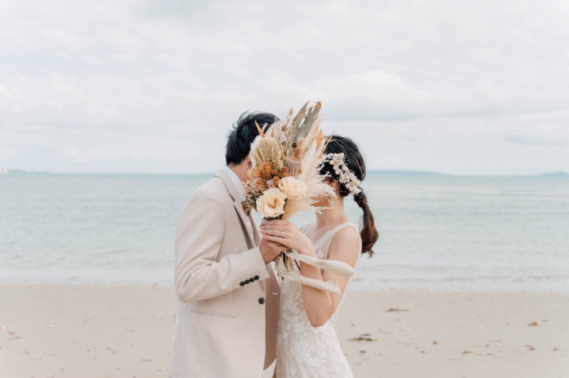 ブーケでお顔を覆い。。。