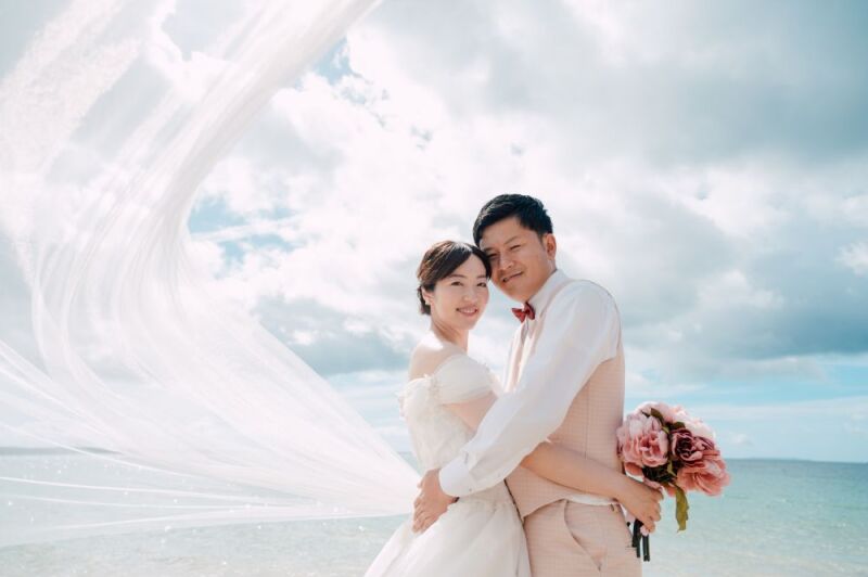 流れるようなベールが素敵♡