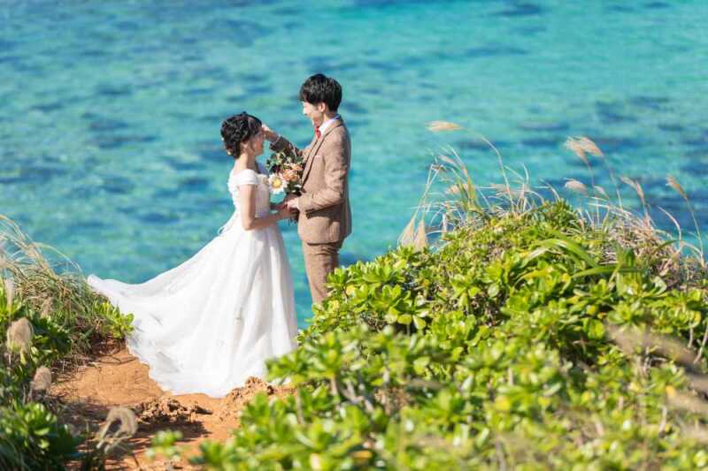 コバルトブルーの海を見渡して