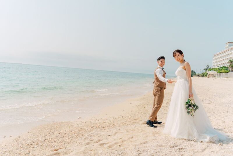 南国の沖縄で、リゾート感たっぷりのビーチロケ