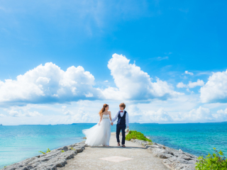 澄み渡る青空!!沖縄感100%なウェディング撮影♡