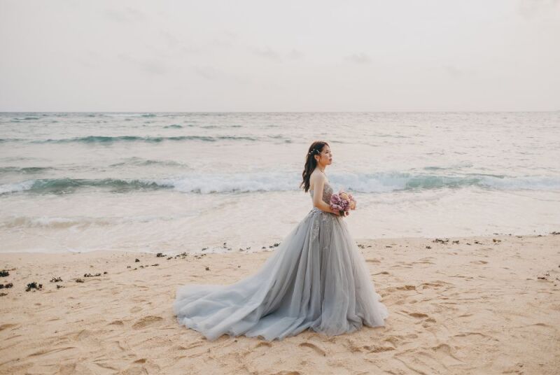 イサムモリタのドレス!プリンセスがビーチに登場!