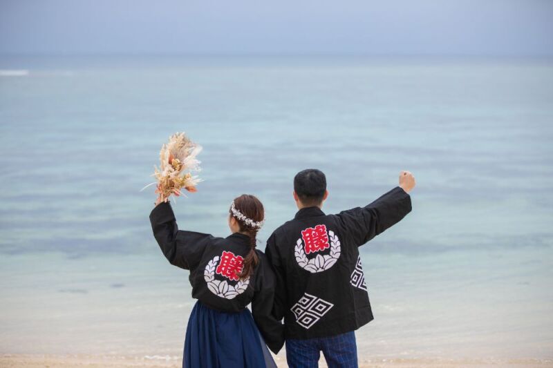 お二人の思い出のアイテムを着て