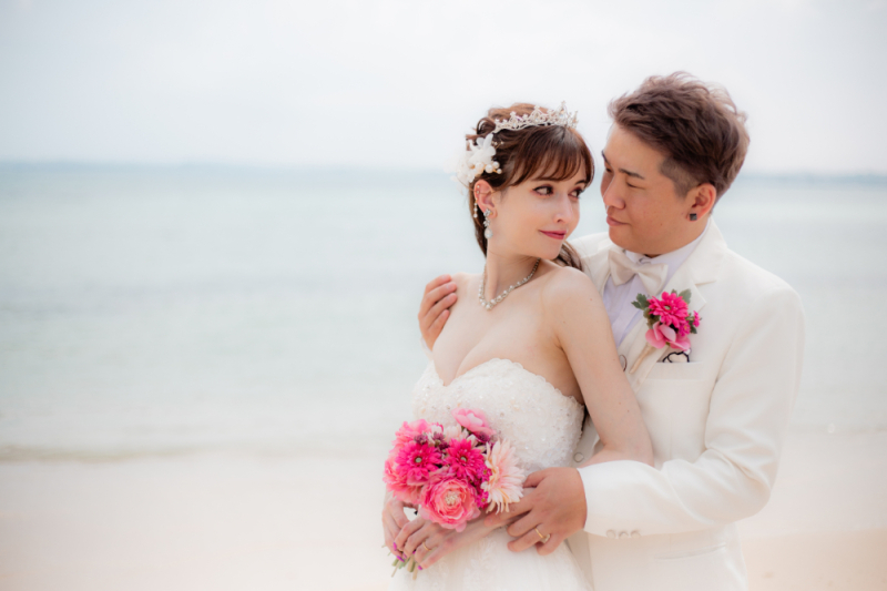 ピンク系のブーケとブートニア映えてます