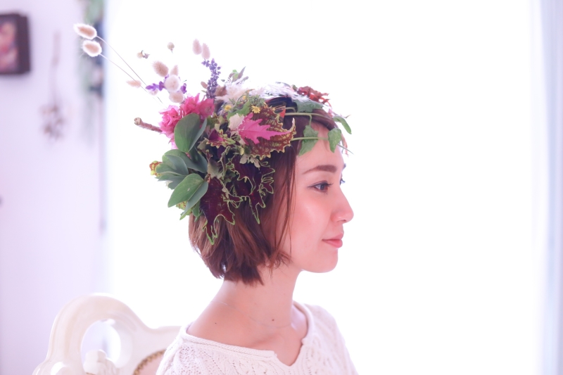 まずは草花ヘアアレンジで沖縄の草花でヘアアレンジ