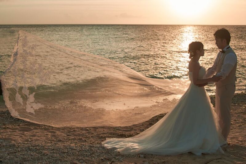 夕陽の光がベールにさして♡