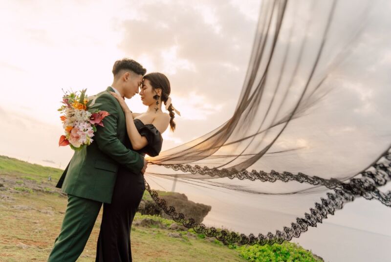 ベール撮影はドレスに合わせてブラックベールで