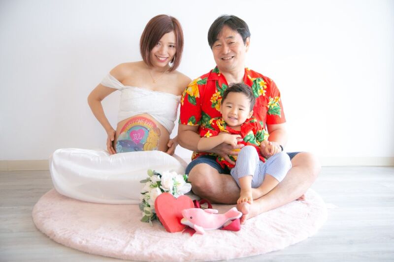 スタジオにて家族で記念撮影