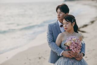 イサムモリタの新着グリッタードレスで叶える、旬のトレンドウェディングフォト