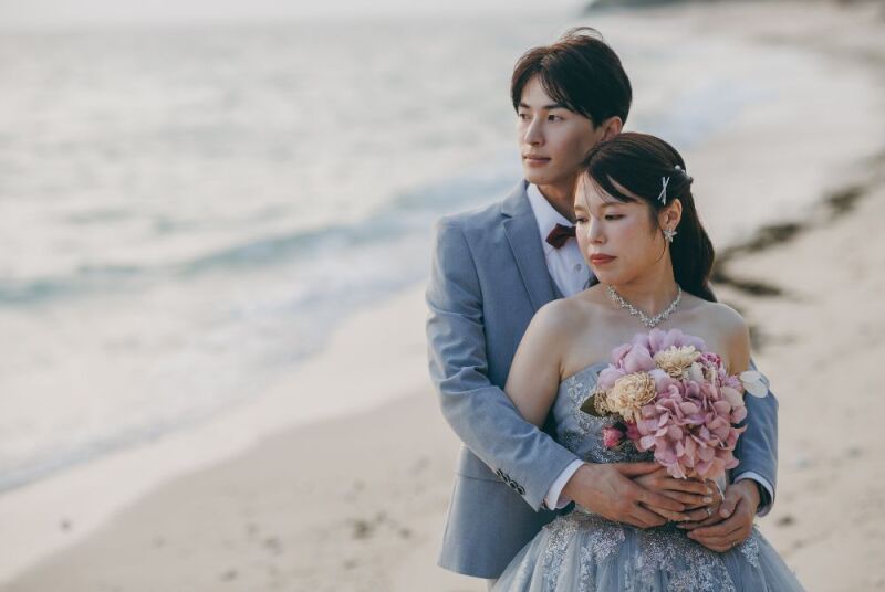 イサムモリタの新着グリッタードレスで叶える、旬のトレンドウェディングフォト