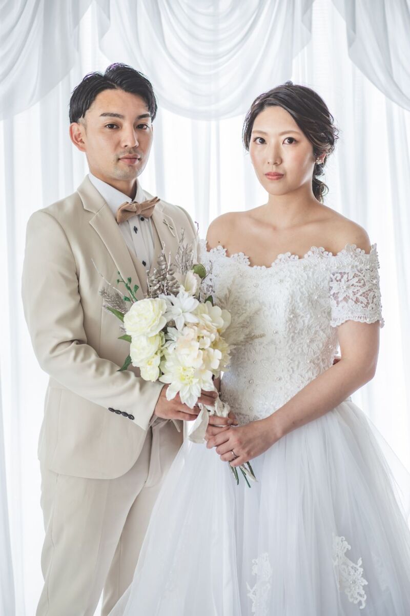 タキシード&ホワイトドレスに衣装チェンジ!