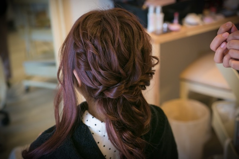 まずはヘアメイクから