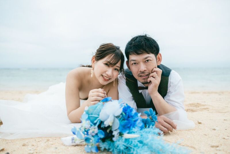 色鮮やかなブルーのブーケとコラボ