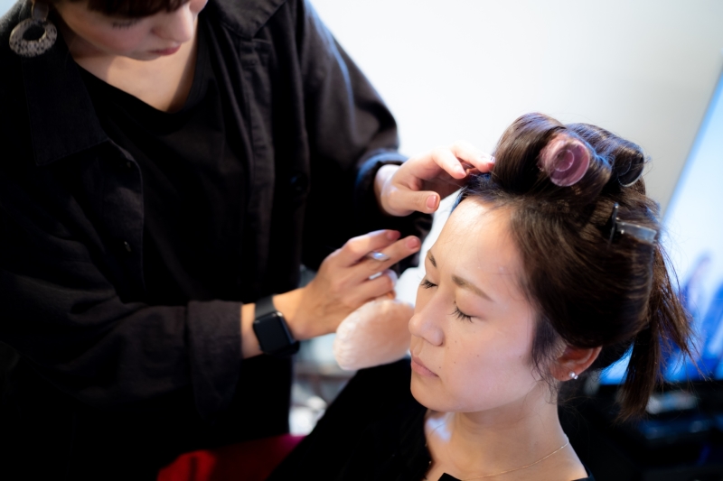 打ち合わせが終わったら早速ヘアメイク開始
