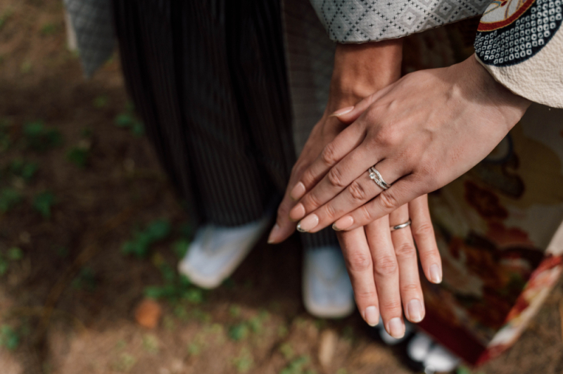 愛の象徴、マリッジリングもおさめて。。