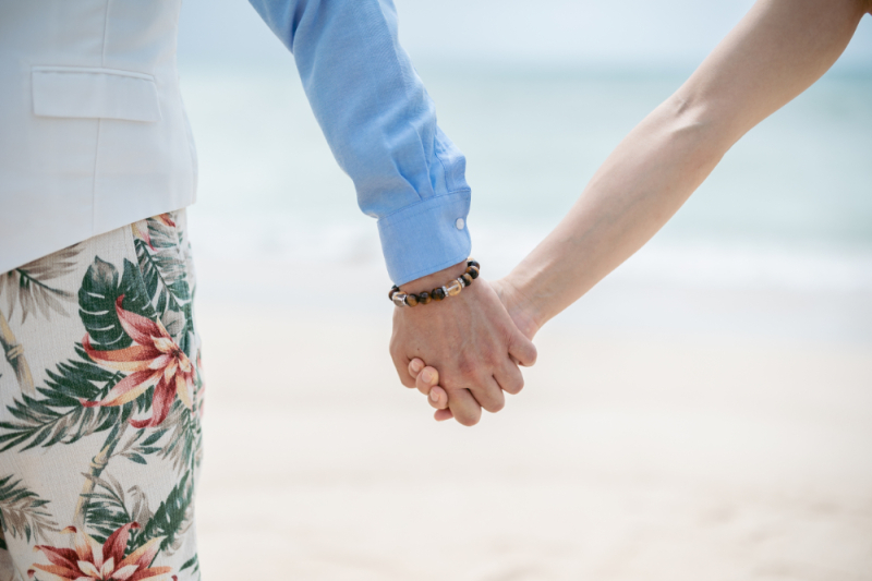 手を取り合って。。