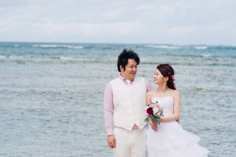 白ドレスにチェンジしてビーチフォト♡