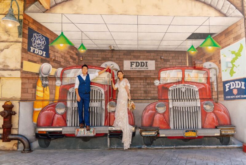 ウオールアートに溶け込んで