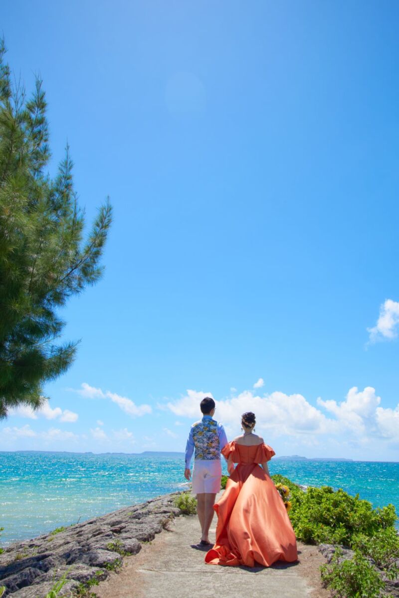 海へ向かって散策。。