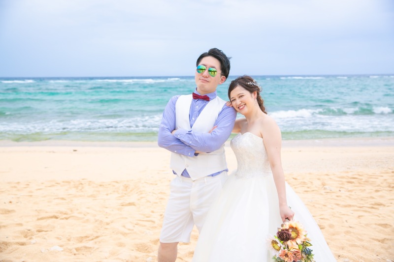 ビーチでフォトウェディング