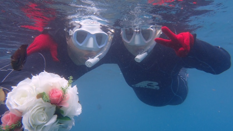 海中ウェディング