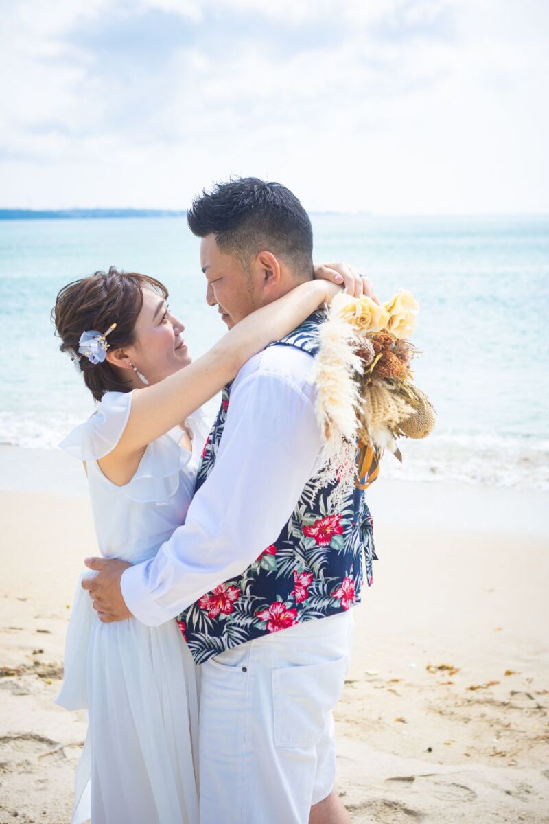 見つめあって。